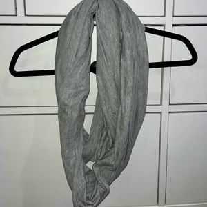 ❤️5 for $25❤️Gray Circle Scarf